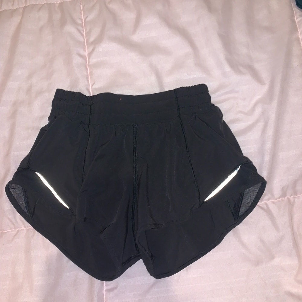 Size two black lulu hotty hot shorts 2.5 inch